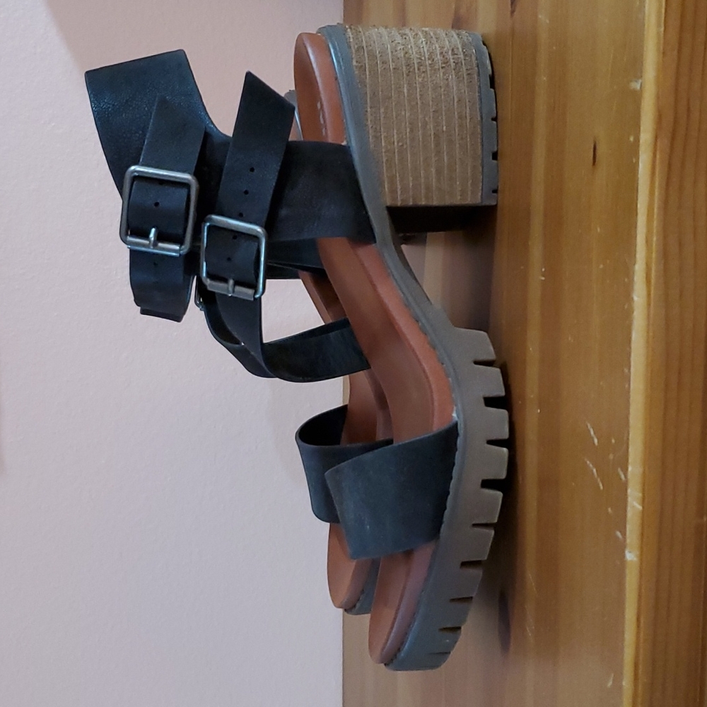 MIA Leyna lugsole sandals